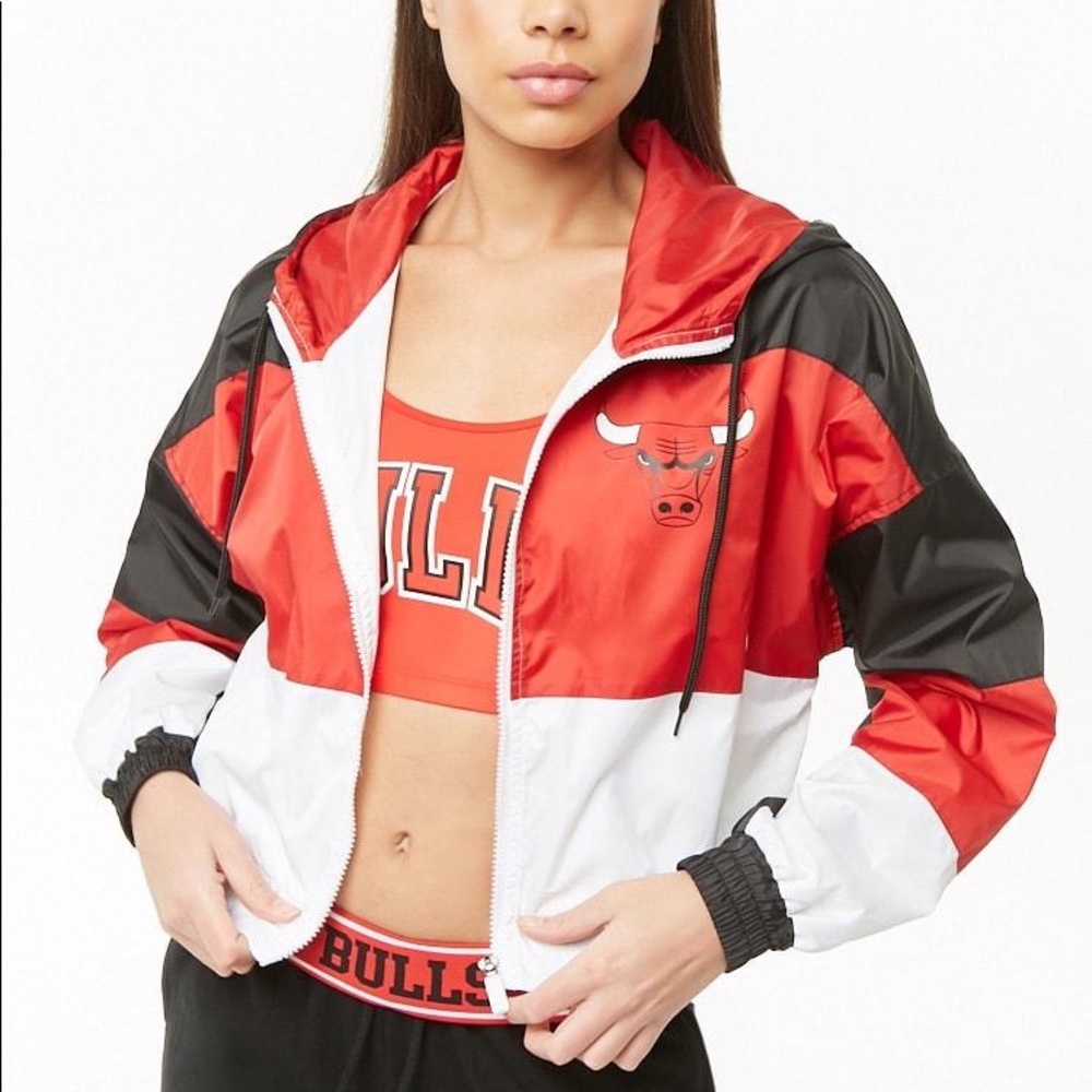 Forever 21 Women's Red Nba Chicago Bulls **Cropped** Windbreaker